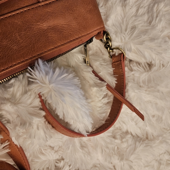 Hobo Leather Crossbody Bag - Picture 6 of 12